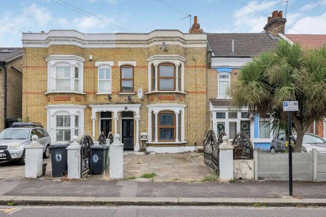 4 bed property, in Drayton Road, £785,000