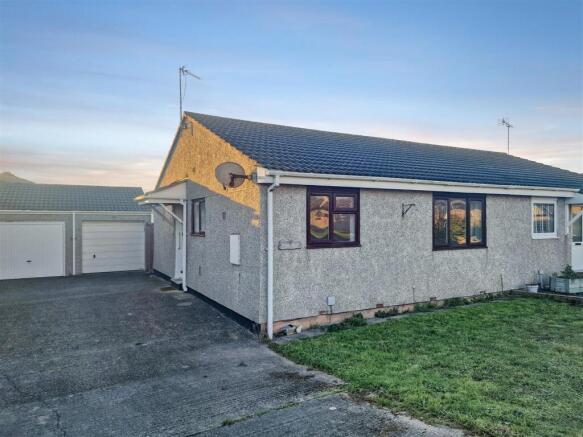2 bed property, in Gorse Close, £255,000