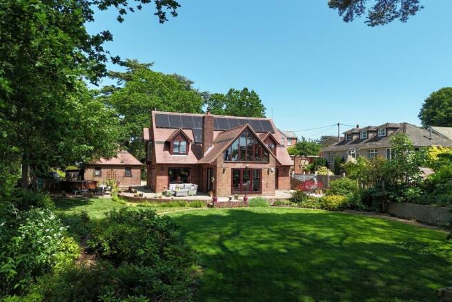 5 bed property, in Corfe Mullen, £900,000