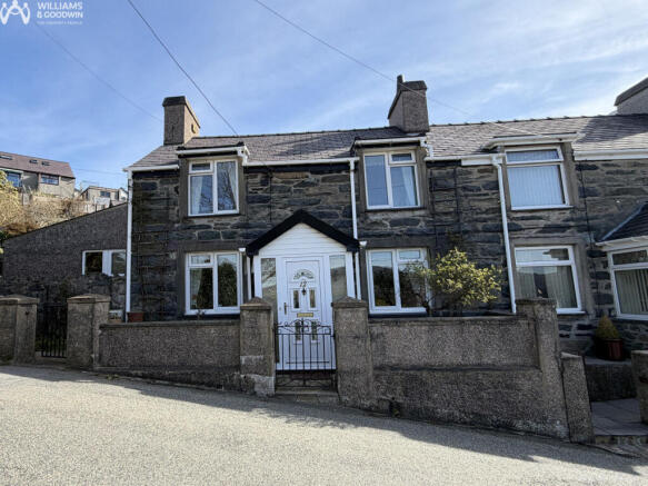 3 bed property, in Ffrydlas Road, £245,000