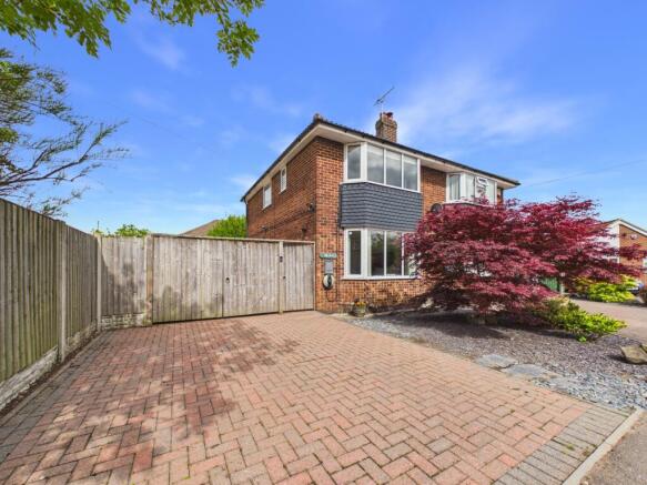 3 bed property, in The Pingle, £245,000