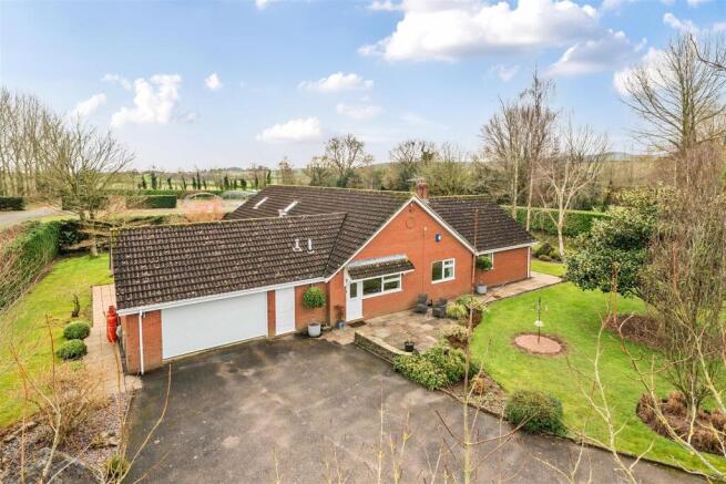 4 bed property, in Kenton, £625,000