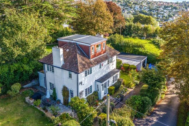 4 bed property, in Lorris Drive, £699,950