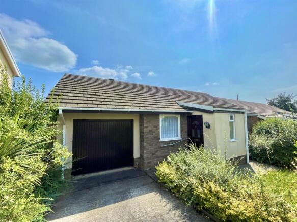 3 bed property, in Glenview Avenue, £200,000