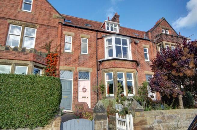 5 bed property, in Ravenstones, £495,000