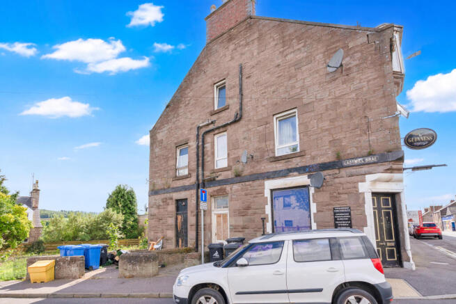 1 bed property, in Montrose Street, £50,000
