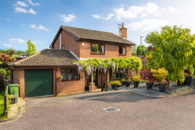 4 bed property, in Lambsdowne, £485,000