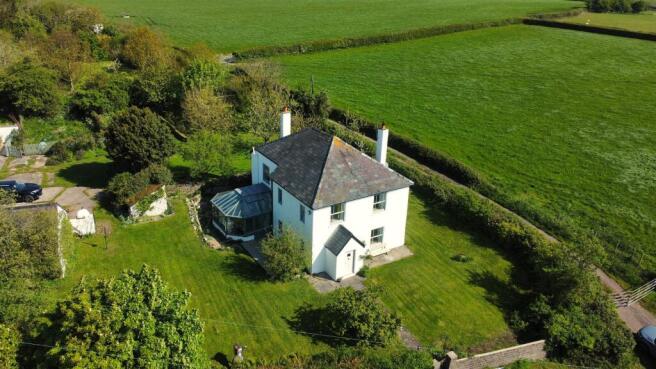 3 bed property, in Broad Close Farm, £800,000