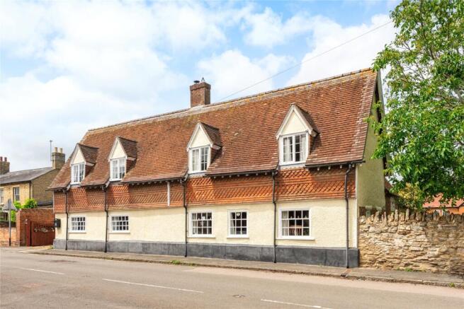 4 bed property, in High Street, £800,000