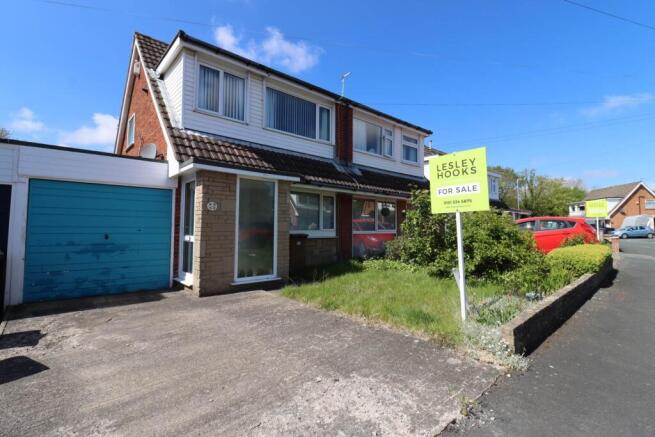 3 bed property, in Acre Lane, £200,000