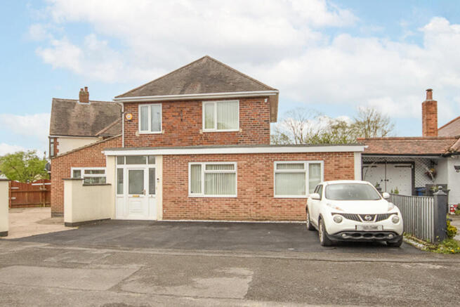 5 bed property, in Goodsmoor Road, £325,000