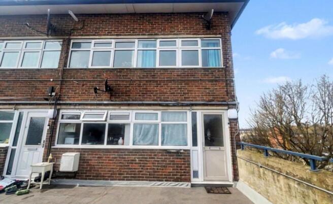 3 bed property, in Holdbrook Court, £235,000