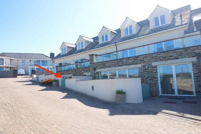 2 bed property, in Treyarnon Bay, £595,000