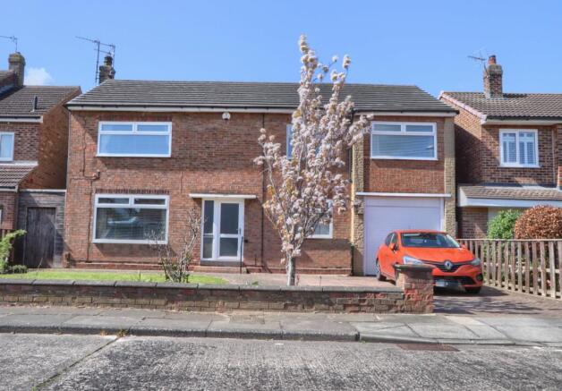 4 bed property, in Woodmere Road, £300,000