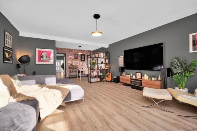 4 bed property, in Eversley Park Road, £1,100,000