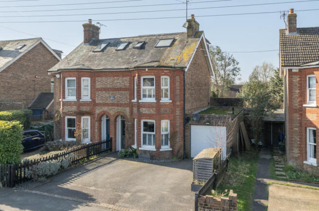 3 bed property, in Cuckfield Road, £600,000