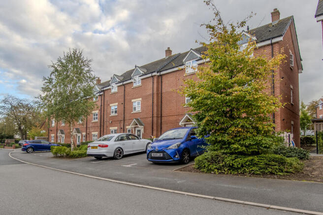 2 bed property, in Escelie Way, £150,000