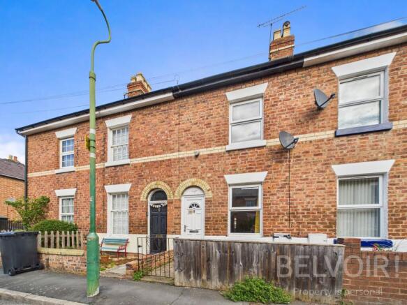 2 bed property, in New Park Street, £170,000