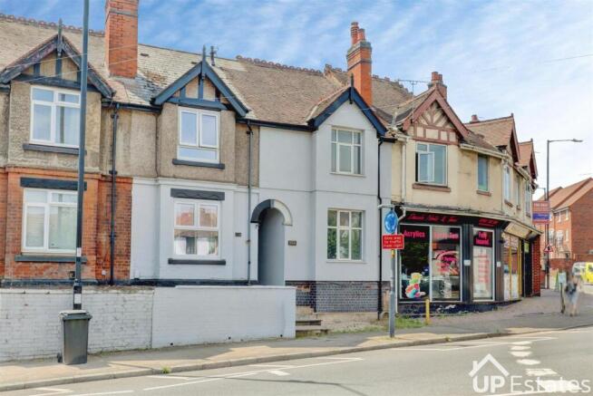 3 bed property, in Queens Road, £160,000