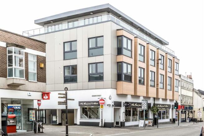 1 bed property, in Hanover House, £275,000