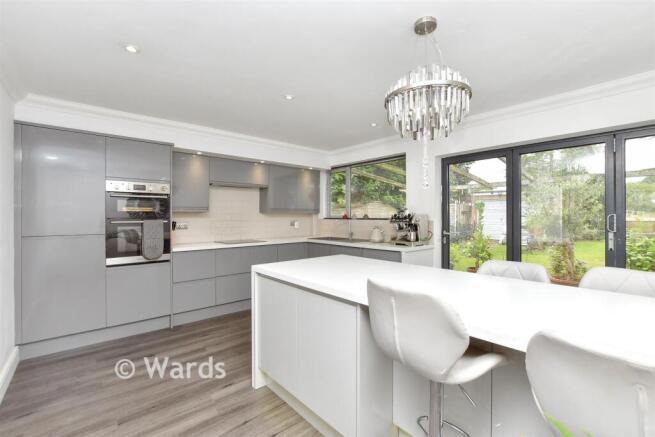 3 bed property, in Chestnut Wood Lane, £525,000