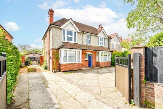 4 bed property, in Bath Road, £795,000