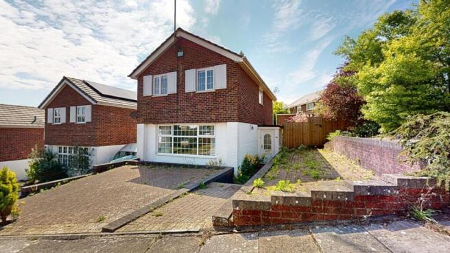 3 bed property, in Woodvale Avenue, £400,000