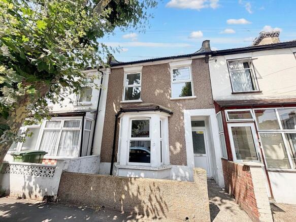 5 bed property, in Finden Road, £575,000