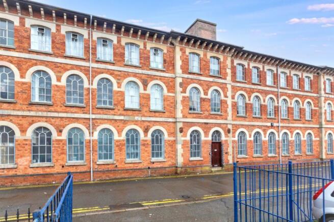 5 bed property, in Flat 1, £250,000