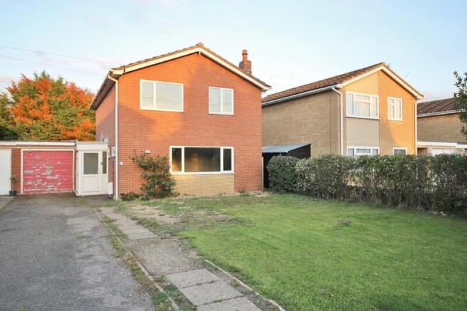 4 bed property, in Pilgrims Way, £190,000