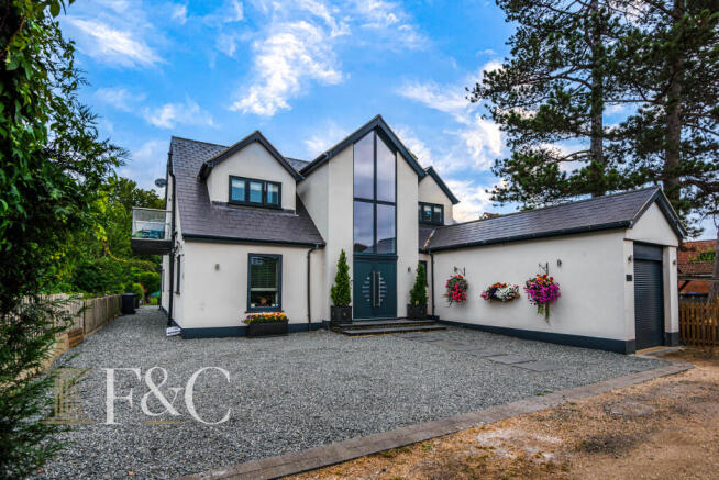 4 bed property, in Avenue Road, £1,150,000