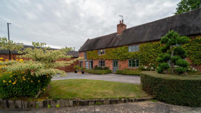 6 bed property, in Riverside Road Tean Stoke-On-Trent, £900,000