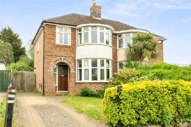 3 bed property, in Windermere Road, £350,000