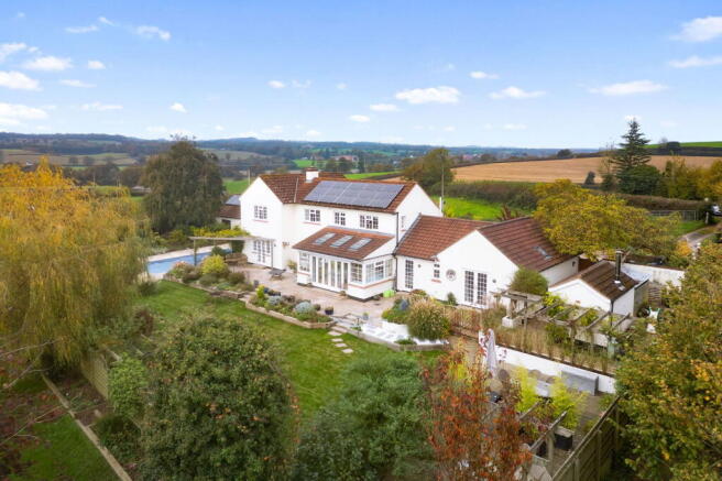 5 bed property, in Sandgate Lane, £1,300,000