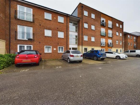 2 bed property, in Sutton Terrace, £92,500