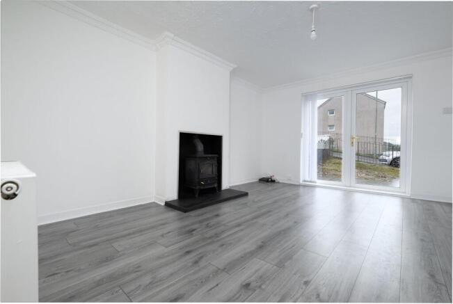2 bed property, in Cardross Place, £120,000