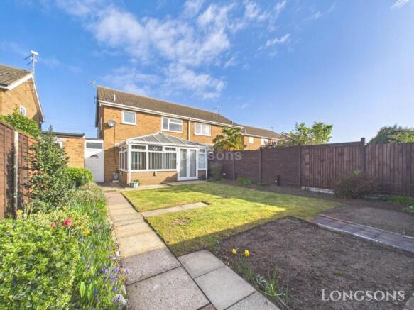 3 bed property, in Town Close, £220,000
