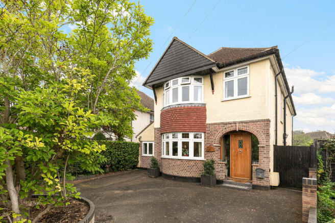 5 bed property, in Hare Hill, £825,000