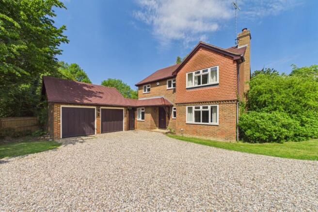 4 bed property, in Devon Chase, £800,000