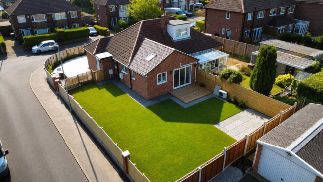 3 bed property, in Ledgard Drive, £360,000
