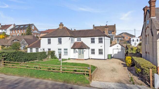 4 bed property, in Gold Hill North, £1,075,000