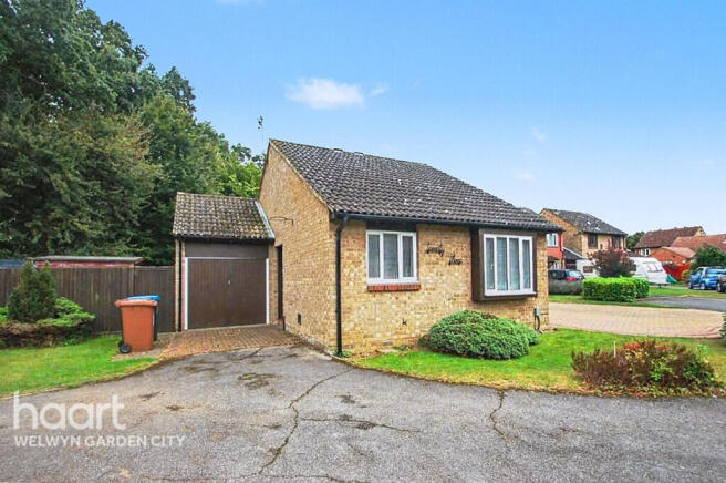 2 bed property, in Birchall Wood, £475,000