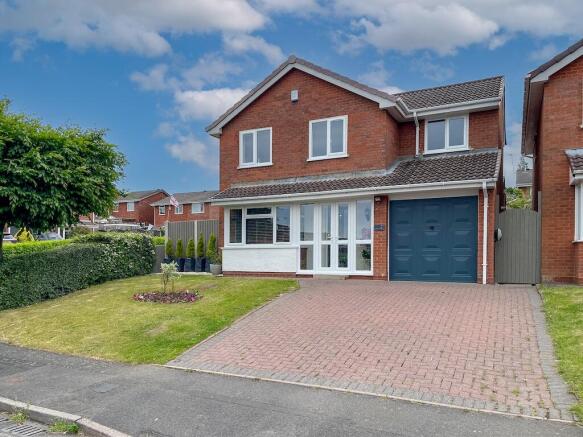 4 bed property, in MILKING BANK - Ascot Drive, £400,000