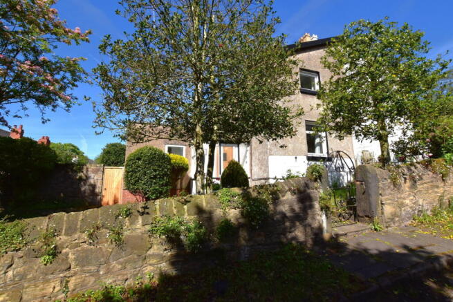 2 bed property, in Parrs Road, £300,000