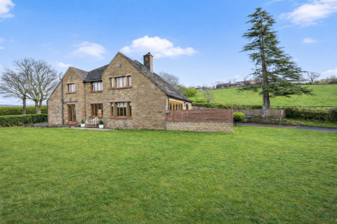 5 bed property, in Mulberry Brook, £875,000