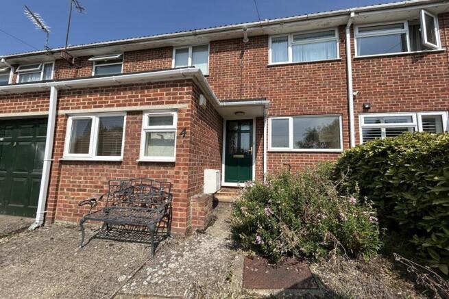 3 bed property, in Mead Close, £525,000