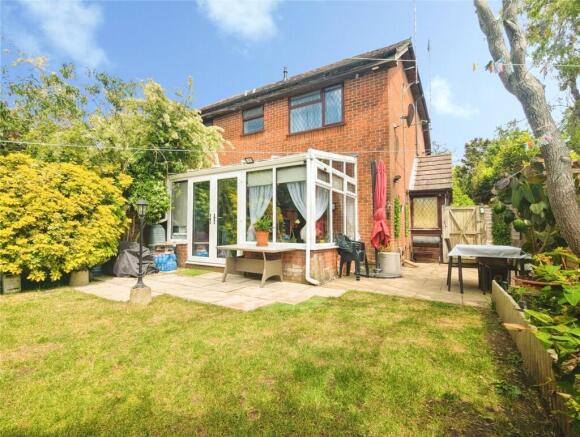 1 bed property, in Parkside Road, £260,000