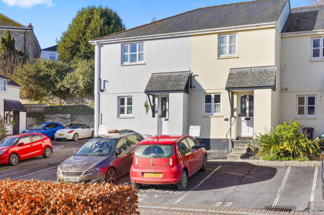 2 bed property, in Church Close, £239,950