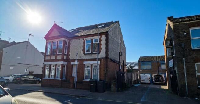5 bed property, in Reginald Street, £180,000