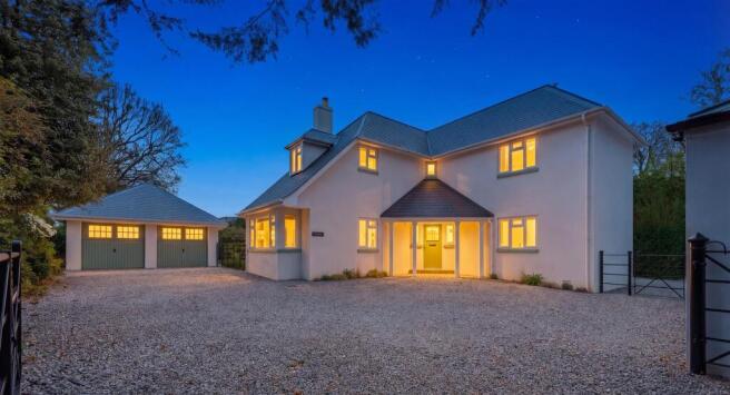 5 bed property, in Staplegrove, £850,000